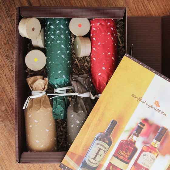 Die Whiskybox für zu Hause - ein spielerisches Whiskytasting mit Quiz von "einfach geniessen" Die Whiskybox für zu Hause - ein spielerisches Whiskytasting mit Quiz von "einfach geniessen"